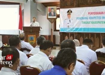 Bupati Kudus, HM Hartopo dalam acara Penghargaan Pemenang Kompetisi Inovasi Pelayanan Publik (KIPP) Tingkat Kabupaten Kudus. (Istimewa/Lingkarjateng.id)