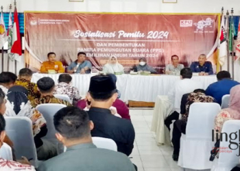 SOSIALISASI: KPU Pati menggelar sosialisasi pembentukan PPS Pemilu 2024 bersama dengan seluruh PPK di Aula kantor KPU Pati pada Selasa 20 Desember 2022. (Arif Febriyanto/Lingkarjateng.id)