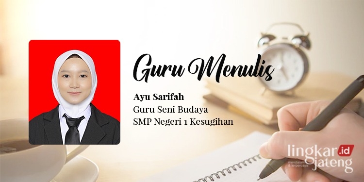 POTRET: Guru Seni Budaya SMP Negeri 1 Kesugihan, Cilacap, Jawa Tengah, Ayu Sarifah. (Istimewa/Lingkarjateng.id)