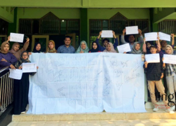 KAMPANYE: Mahasiswa PPI angkatan 2021 IAIN Kudus mengkampanyekan narasi anti korupsi pada Jumat, 9 Desember 2022. (Istimewa/Lingkarjateng.id)