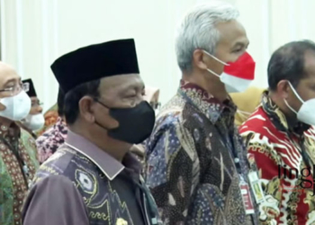 BERBARIS: Gubernur Jawa Tengah, Ganjar Pranowo, saat peresmian 26 MPP oleh Menteri Pendayagunaan Aparatur Negara dan Reformasi Birokrasi (PANRB) di Istana Wakil Presiden, Jakarta, pada Senin, 5 Desember 2022. (Istimewa/Lingkarjateng.id)