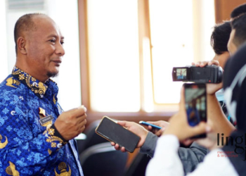 Penjabat (Pj) Bupati Pati, Henggar Budi Anggoro saat menemui awak media. (Dok. Humas Pemkab Pati/Lingkarjateng.id)