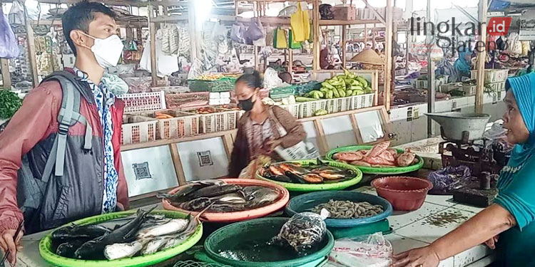 Dampak Cuaca Buruk Pedagang Di Pasar Batang Beralih Jual Ikan Tambak