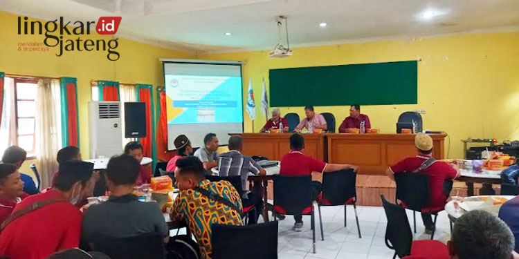 KOORDINASI: Para pengurus PPDI Grobogan saat rapat koordinasi di RKG Kranggan Toroh, Purwodadi Grobogan pada Jumat, 20 Janurari 2023. (Muhamad Ansori/Lingkarjateng.id)