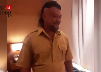 Kades Sambung, Kecamatan Godong, Kabupaten Grobogan, Arif Sofianto. (TikTok @ eko_hk.news/Lingkarjateng.id)