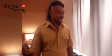 Kades Sambung, Kecamatan Godong, Kabupaten Grobogan, Arif Sofianto. (TikTok @ eko_hk.news/Lingkarjateng.id)