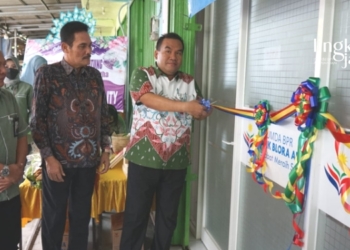 SIMBOLIS: Bupati Blora Arief Rohman resmikan kantor kas BPR Bank Blora Artha Desa Kediren, Kecamatan Randublatung, Blora pada Jumat, 10 Februari 2023. (Dok. Humas Pemkab Blora/ Lingkarjateng.id)