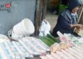 Harga Kedelai Rp 14 Ribu, Omzet Produsen Tahu Tempe di Semarang Merosot 29 MENJUAL: Pedagang tahu dan tempe di Pasar Peterongan Semarang. (Adimungkas/Lingkarjateng.id)