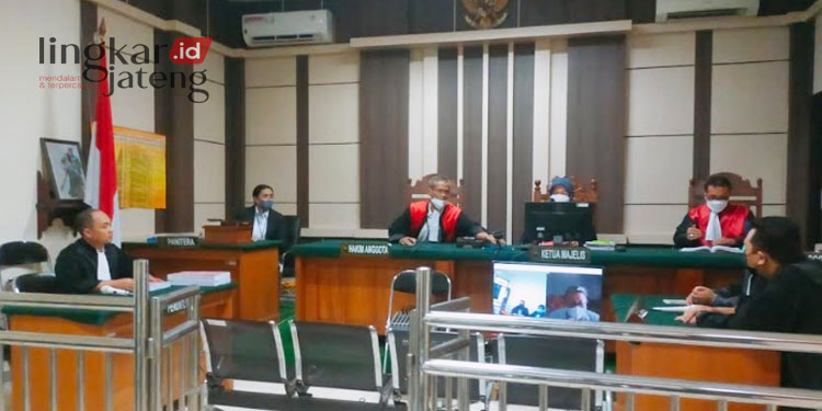 SIDANG: Suasana persidangan kasus tindak pidana korupsi pengadaan tanah Bulog di Pengadilan Tipikor Semarang pada Senin, 13 Februari 2023. (Muhamad Ansori/Lingkarjateng.id)