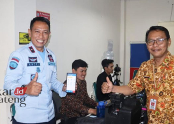 KONSOLIDASI: Kepala Rutan Salatiga, Andri Lesmano konsolidasi dengan Kepala Dinas Dukcapil Salatiga, Noegroho Agoes S terkait sinkronisasi data pemilu 2024 pada Kamis, 16 Februari 2023. (Istimewa/Lingkarjateng.id)