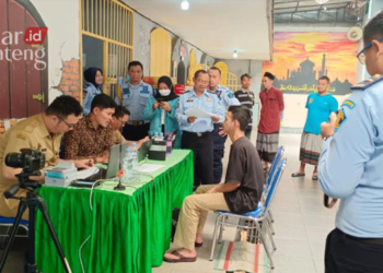 Disdukcapil Salatiga Targetkan 30.000 Warga Beralih ke KTP Digital 29 REKAM DATA: Rutan Salatiga bekerjasama dengan Disdukcapil Salatiga melakukan pendataan Identitas Kependudukan Digital (IKD) terhadap warga binaan. (Istimewa/Lingkarjateng.id)