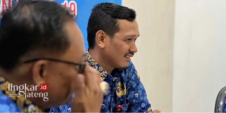 POTRET: Kepala Diskominfo Pati, Ratri Wijayanto (depan). (Facebook Diskominfo Pati/Lingkarjateng.id)