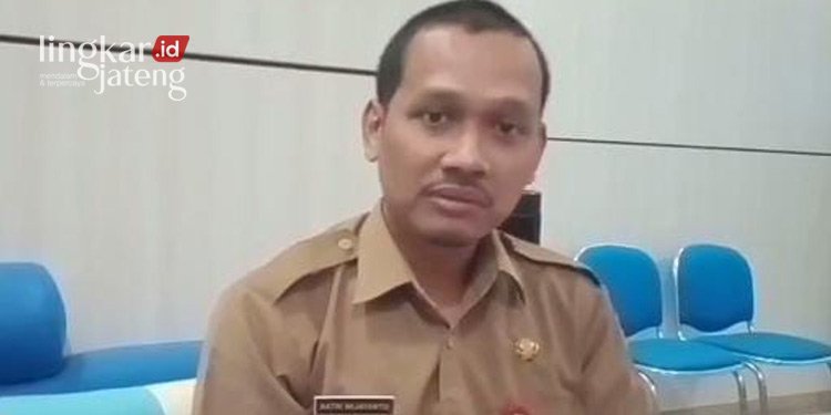 BERI KETERANGAN: Kepala Diskominfo Pati, Ratri Wijayanto saat memberikan keterangan. (Arif Febriyanto/Lingkarjateng.id)