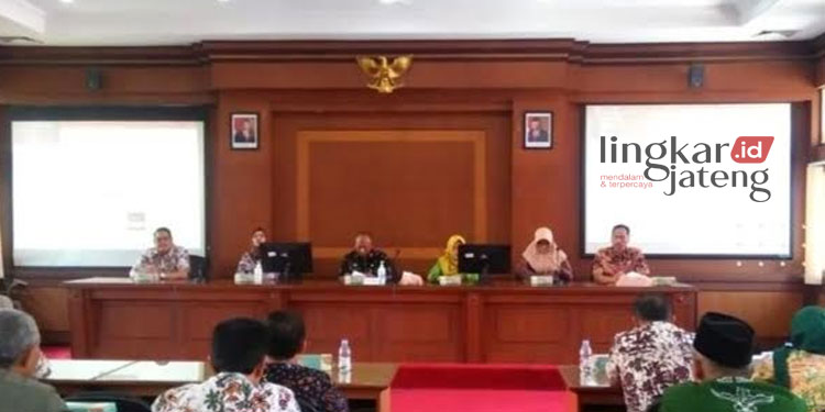 RAPAT: Rapat koordinasi Kabupaten Sehat tahun 2023 di Ruang Rapat Pragolo Sekretariat Daerah Kabupaten Pati pada Selasa, 10 Januari 2023. (Dok. Facebook Diskominfo Pati/Lingkarjateng.id)