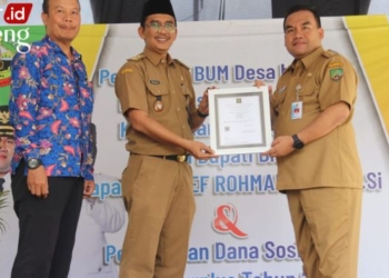 TERBENTUK: Bupati Blora Arief Rohman saat peresmian membentuk Badan Usaha Milik Desa Bersama (Bumdesma). Namanya  Berkah Usaha Mandiri LKD di Kecamatan Kedungtuban, Blora belum lama ini.