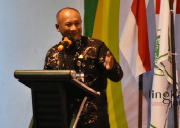 SAMBUTAN: Penjabat (Pj) Bupati Pati, Henggar Budi Anggoro, menyampaikan sambutan kepada peserta Musyawarah Daerah (Musda) ke-X Majelis Ulama Indonesia Kabupaten Pati di Ballroom Hotel Safin pada Sabtu, 11 Maret 2023. (Istimewa/Lingkarjateng.id)