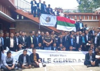 ANTUSIAS: Para siswa Gontor saat study tour ke Jepara. (Tomi Budianto/Lingkarjateng.id)