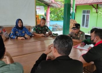 KOORDINASI: Ketua dan sesepuh perguruan silat di Kecamatan Kradenan, Kabupaten Blora saat koordinasi bersama Forkopimcam terkait keamanan saat lebaran 2023. (Hanafi/ Lingkarjateng.id)