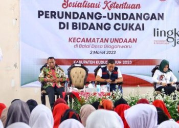 SOSIALISASI: Bupati Kudus M. Hartopo saat sosialisasi gempur rokok ilegal baru-baru ini. (Nisa Hafizhotus. S/Lingkarjateng.id)