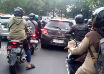 MACET: Ilustrasi kepadatan lalu lintas di Kota Semarang, pemudik dengan sepeda motor diminta lewati jalur alternatif. (Adimungkas/Lingkarjateng.id)
