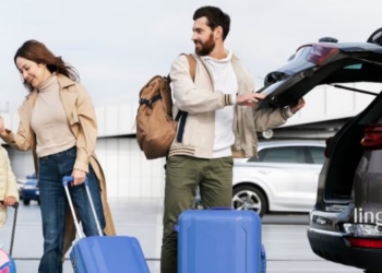 ILUSTRASI: Sebuah keluarga hendak melakukan perjalanan mudik. (Freepik/Lingkarjateng.id)