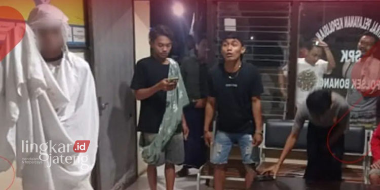 TANGKAPAN LAYAR: Seorang remaja nyamar pocong dilaporkan ke Polsek Bonang, Kabupaten Demak. (Instagram Polres Demak/Lingkarjateng.id)