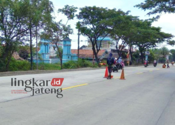 RAMAI LANCAR: Kondisi Jalur Pantura Pati-Rembang Kabupaten Pati, setelah selesai diperbaiki, kini dilengkapi marka jalan untuk menyambut pemudik lebaran pada Sabtu, 15 April 2023. (Istimewa/Lingkarjateng.id)
