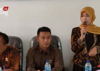 Ketua komisi C DPRD Pati, Siti Maulduah (berdiri) saat menghadiri Musrenbang beberapa waktu lalu. (Arif Febriyanto/Lingkarjateng.id)
