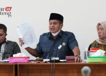 Ketua Komisi D DPRD Pati, Wisnu Wijayanto (tengah). (Arif Febriyanto/Lingkarjateng.id)
