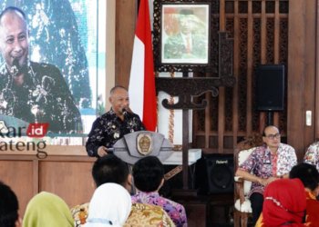 Pj Bupati Pati, Henggar Budi Anggoro dalam acara Sosialisasi Program Infrastruktur di Pendopo Kabupaten Pati. (Dok. Humas Pemkab Pati/Lingkarjateng.id)