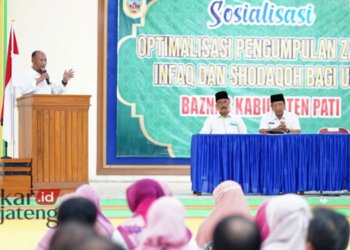 SOSIALISASI: Pj Bupati Pati, Henggar Budi Anggoro memberikan arahan saat sosialisasi optimalisasi pengumpulan dan pelaporan ZIS di Gedung PGRI Pati pada Rabu, 12 April 2023. (Official Website Pemkab Pati/Lingkajateng.id)