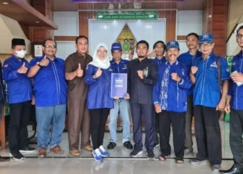 Ketua Dewan Pimpinan Cabang (DPC) Partai Demokrat Kabupaten Blora Tety Indarti bersama anggota fraksi, pengurus dan  bagian hukum dari Partai Demokrat mendatangi Kantor Pengadilan Negeri (PN) Kabupaten Blora, Selasa (4/4).