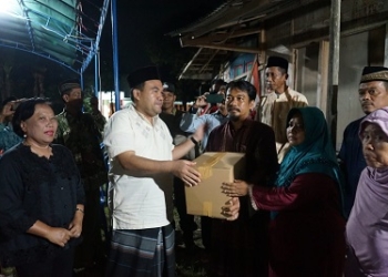 Bupati Blora Arief Rohman beserta rombongan menyambangi rumah duka korban tenggelam di Desa Sumberagung, Kecamatan Banjarejo, Blora Sabtu malam (8/4/2023).