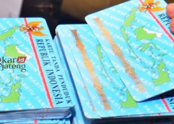 ILUSTRASI: Tumpukan kepingan blanko KTP elektronik. (Istimewa/Lingkarjateng.id)