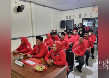 Daftarkan Bakal Caleg 2024, NasDem dan PDIP Serahkan Berkas ke KPU Blora 31 PENYERAHAN BERKAS: Rombongan PDIP Blora mendaftarkan bacaleg ke KPU Blora, pada Kamis, 11 Mei 2023. (Hanafi/Lingkarjateng.id)
