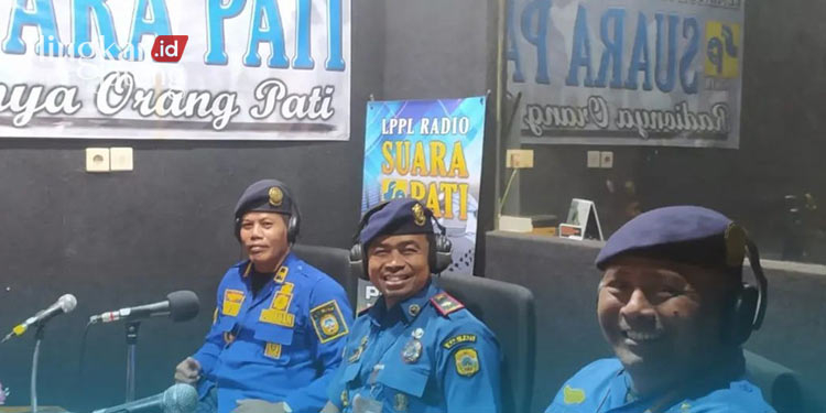 DIALOG: Dialog interaktif dengan narasumber dari Satpol PP Pati di Radio Suara Pati, pada Rabu, 17 Mei 2023. (Instagram Diskominfo Pati/Lingkarjateng.id)