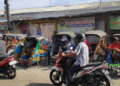 RAMAI: Lokasi lapak pedagang yang berada di luar pagar Pasar Induk Rembang akan ditertibkan. (R. Teguh Wibowo/Lingkarjateng.id)