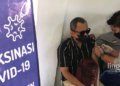 DISUNTIK: Masyarakat Pati dari kalangan penyandang disabilitas melakukan vaksinasi Covid-19 di Puskesmas Pati I, pada Rabu, 24 Mei 2023. (Khairul Mishbah/Lingkarjateng.id)