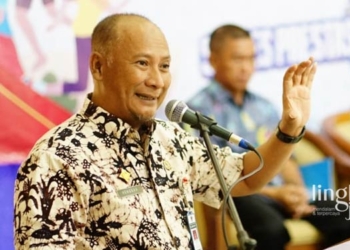 SAMBUTAN: Pj Bupati Pati Henggar Budi Anggoro saat memberikan sambutan dalam workshop pelatih cabang olahraga Kabupaten Pati. (Istimewa/Lingkarjateng.id)