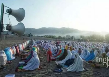 ILUSTRASI: Umat Islam melaksanakan shalat idul adha. (Istimewa/Lingkarjateng.id)