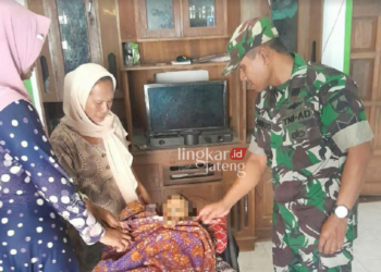 TEWAS : Jenazah AZ saat berada di rumah duka. (R Teguh Wibowo/Lingkarjateng.id)