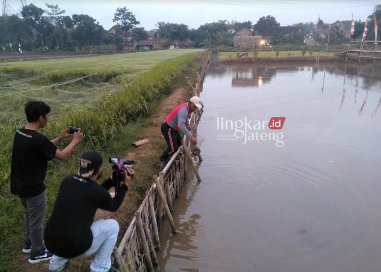 IRIGASI: Salah satu embung yang ada di lahan pertanian milik warga Kecamatan Mijen, Kota Semarang disiapkan menyediakan air di musim kemarau, Jumat, 9 Juni 2023. (Adimungkas/Lingkarjateng.id)