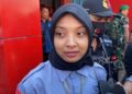WAWANCARA: Anggota Panwascam Ungaran Barat, Aulia Hidayatul Chusna menyebut dalam kunjungan Mendag Zulkifli Hasan ke Pasar Bandarjo, Ungaran Barat, Kabupaten Semarang pada Jumat (30/6) untuk melakukan pengecekan harga-harga bahan pokok di pasar tersebut tidak ada pelanggaran tahapan pemilu. (Hesty Imaniar/Lingkarjateng.id)