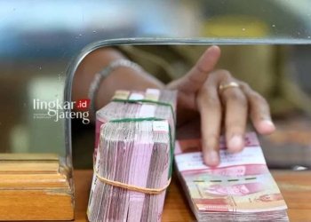 ILUSTRASI: Pencairan uang pembayaran lembaga desa. (Istimewa/Lingkarjateng.id)