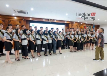 MONITORING: Pj Wali Kota Salatiga, Sinoeng N. Rachmadi menyambangi kontestan Duta Wisata Salatiga 2023 pada Selasa, 13 Juni 2023. (Istimewa/Lingkarjateng.id)