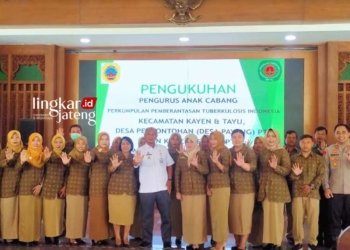 Pj Bupati Pati Tunjuk Desa Payang Jadi Percontohan Pemberantasan TBC 31 SINERGI: Pj Bupati Pati, Henggar Budi Anggoro usai mengukuhkan pengurus anak cabang Perkumpulan Pemberantasan Tuberkulosis untuk Kecamatan Tayu dan Kayen pada Rabu, 7 Juni 2023. (Khairul Mishbah/Lingkarjateng.id)
