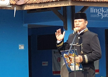 Tindak Lanjut Ikrar Kebangsaan, Camat Agsun Inisiasi Gerakan Rakyate Kopen Pejabate Kajen 28 TEGAS: Camat Dukuhseti, Agus Sunarko, S.STP., M.Si saat memimpin upacara Hari Lahir Pancasila di Halaman Kantor Kecamatan Dukuhseti, pada Kamis, 1 Juni 2023. (Dok. Lingkar/Lingkarjateng.id)