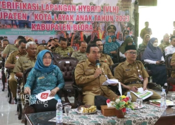 PEMAPARAN: Bupati Blora, Arief Rohman, menyampaikan komitmen Pemenuhan Hak dan Perlindungan Anak di Kabupaten Blora dalam kegiatan Verifikasi Lapangan Hybrid (VLH) pada Senin, 5 Juni 2023. (Dok. Humas Pemkab Blora/Lingkarjateng.id)
