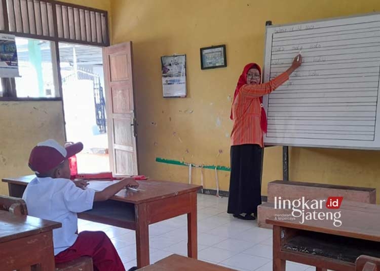 MINIM SISWA: SDN 3 Weleri, salah satu sekolah di Kendal yang kekurangan murid pada PPDB tahun ajaran 2023/2024. (Arvian Maulana/Lingkarjateng.id)