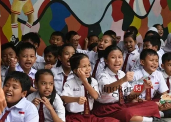 ILUSTRASI: Sekelompok siswa sekolah dasar sedang bersenang-senang. (Istimewa/Lingkarjateng.id)